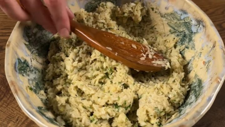 Smažené zelné karbanátky s omáčkou