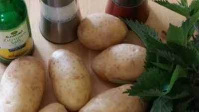 Bramborová polévka s kopřivami