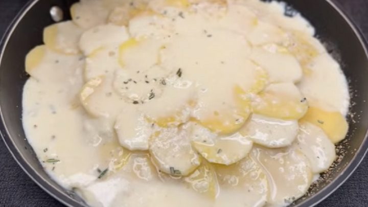 Zapečené brambory se sýrem a šunkou