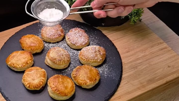 Rychlé koláčky z listového těsta s marmeládou