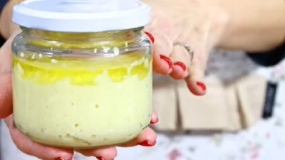 Domácí česneková pasta do skla