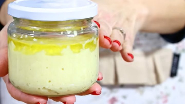 Domácí česneková pasta do skla