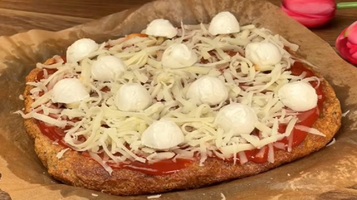 Fit pizza z ovesných vloček s mozzarellou