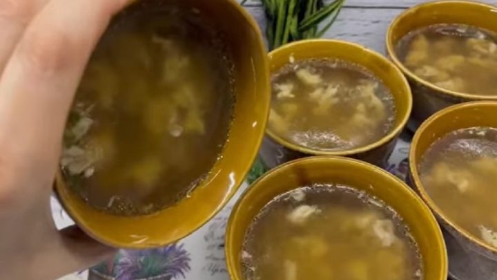 Kuřecí aspikové dortíky se zeleninou