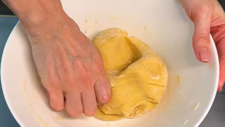 Dvoubarevné sušenky s medem a kokosem