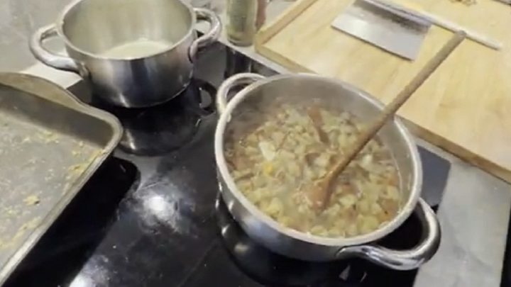 Staročeská chlebová polévka se zeleninou