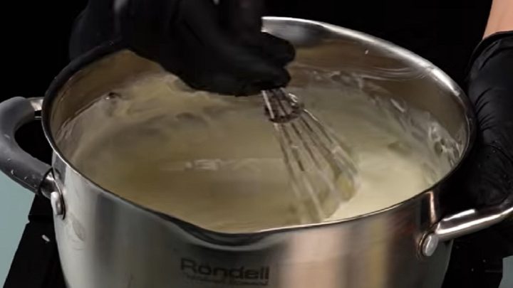 Nepečené kokosové miniroládky s malinami