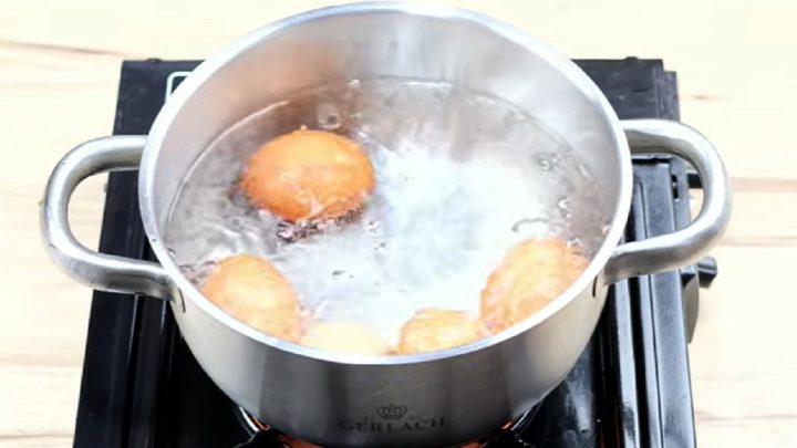 Velikonoční vajíčkový salát s majonézou