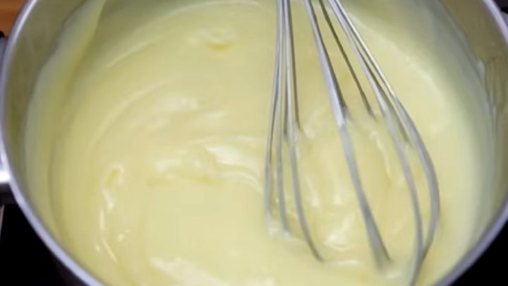 Nepečené řezy s pudinkem a ovocným želé