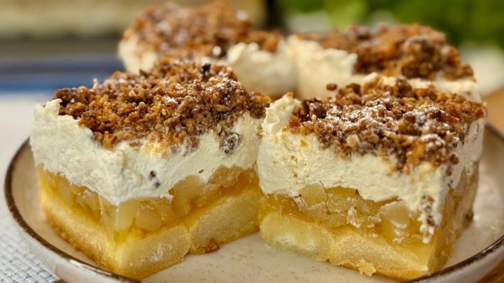 Jablečné řezy s cukrářskými piškoty