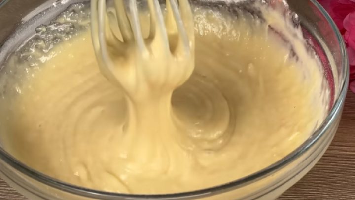 Jednoduchý koláč s čokoládovou polevou