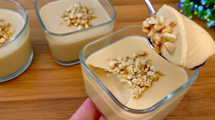 Karamelový puding s ořechy a kokosem