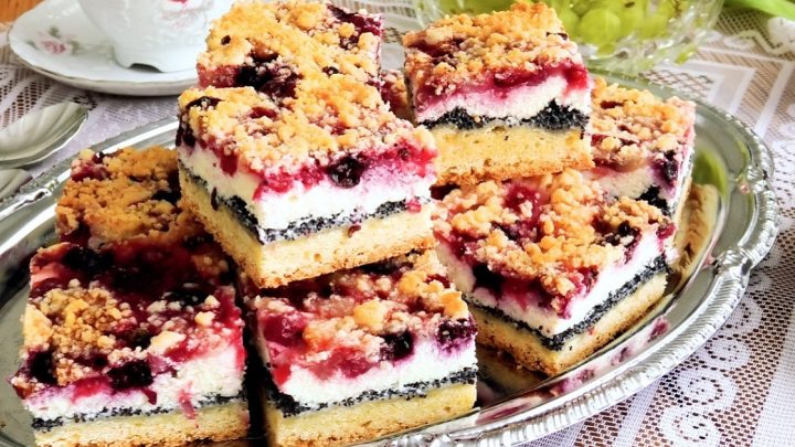 Koláč s mákem, tvarohem a ovocem Koláč s mákem, tvarohem a ovocem