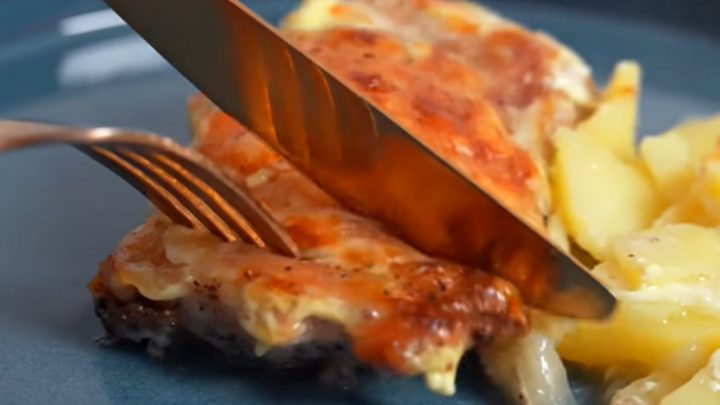 Kuřecí s bramborem a cibulí z 1 pekáče