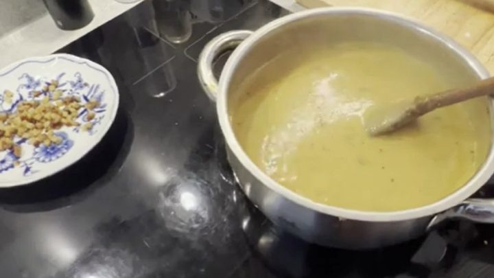 Staročeská chlebová polévka se zeleninou