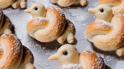 Kynutí ptáčci s rozinkami a ořechy