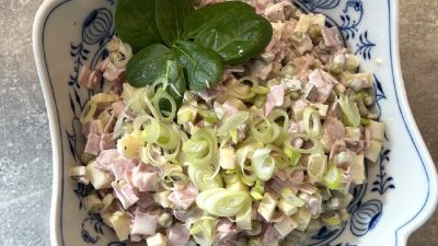 Lipský salát se šunkou a sýrem