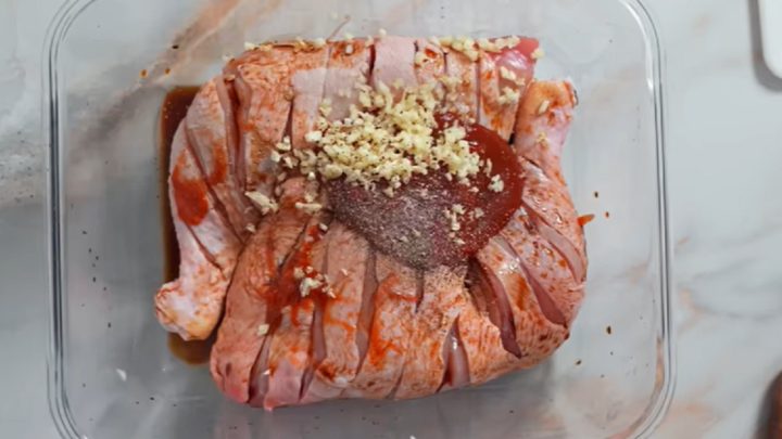 Marinovaná kuřecí stehna z trouby