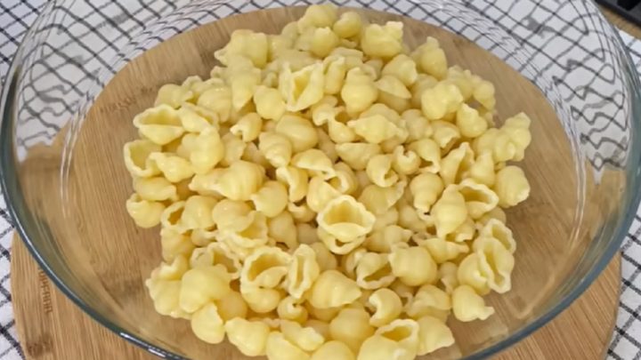 Velikonoční těstovinový salát s vejci a šunkou