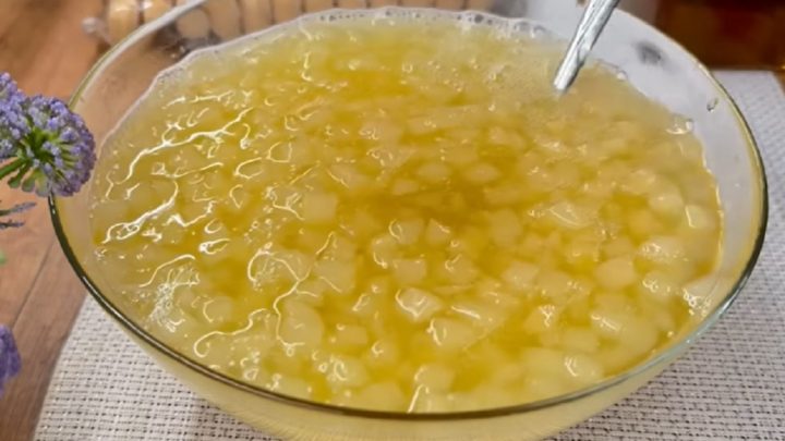 Jablečné řezy s cukrářskými piškoty