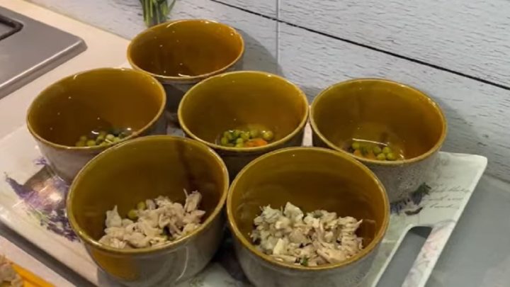 Kuřecí aspikové dortíky se zeleninou