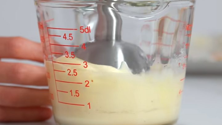 Mrkvový salát s majonézou a vejci