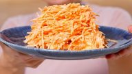 Mrkvový salát s majonézou a vejci