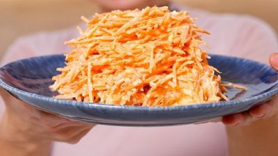 Mrkvový salát s majonézou a vejci