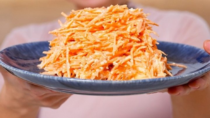 Mrkvový salát s majonézou a vejci