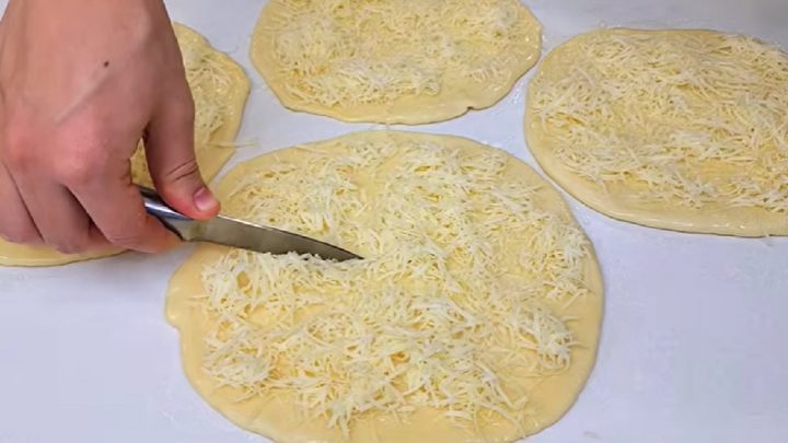 Sýrové bochánky z kynutého těsta