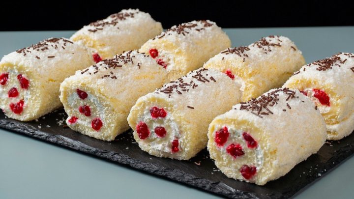 Nepečené kokosové miniroládky s malinami Nepečené kokosové miniroládky s malinami