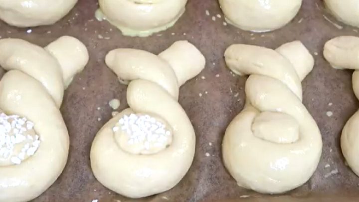 Jednoduché zajíčky z kynutého těsta