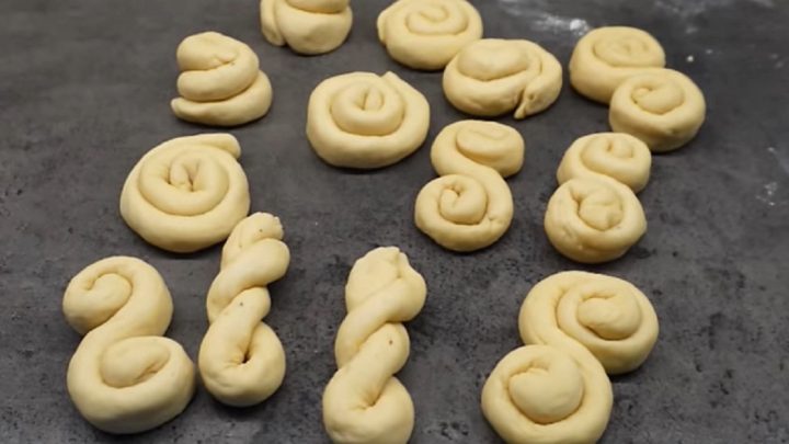 Velikonoční tradiční Jidáše z kynutého těsta