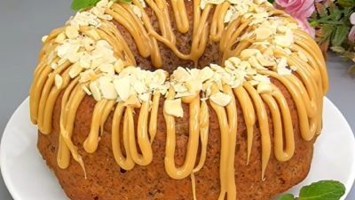 Ořechová bábovka s jablky a skořicí