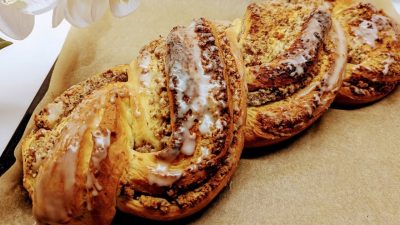 Ořechový motanec z kynutého těsta