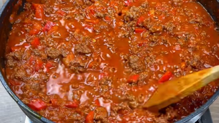 Brambory s mletým masem a sýrem