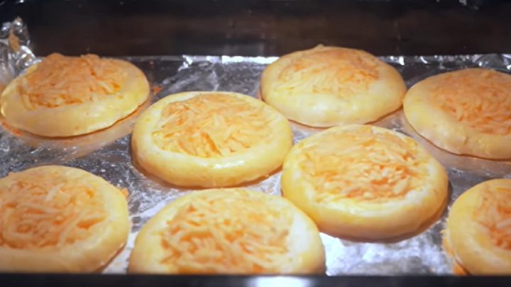 Rychlé koláčky s jablečnou náplní bez kynutí