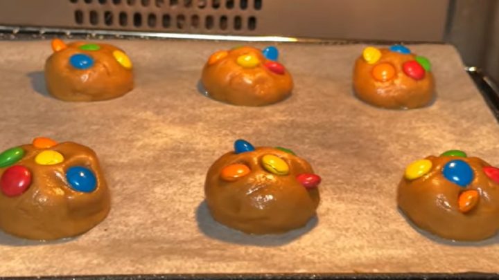 Rychlé sušenky s Lentilkami a 2 druhy cukru