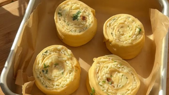 Česnekové šneky se sýrem a petrželkou