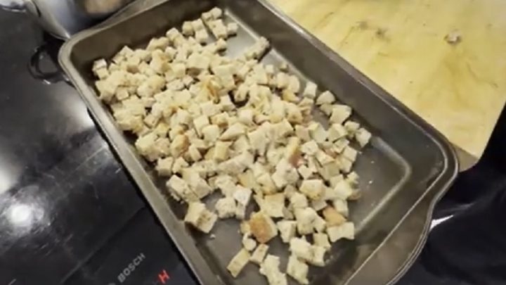 Staročeská chlebová polévka se zeleninou