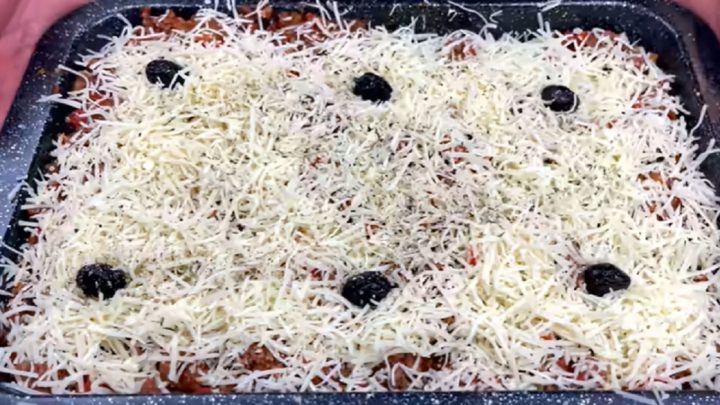 Brambory s mletým masem a sýrem