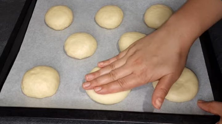 Koláčky s Nutellou z kynutého těsta