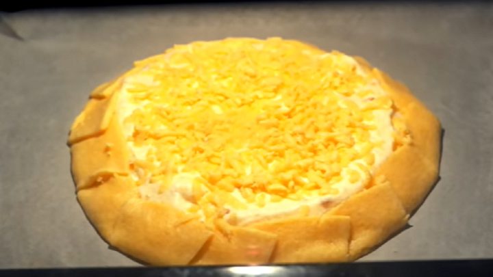 Jednoduchý koláč s bílkovou náplní