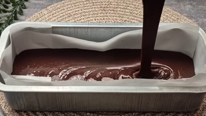 Rychlý čokoládový chlebíček s jemnou polevou