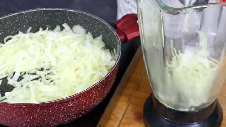 Domácí cibulová pasta z 5 ingrediencí