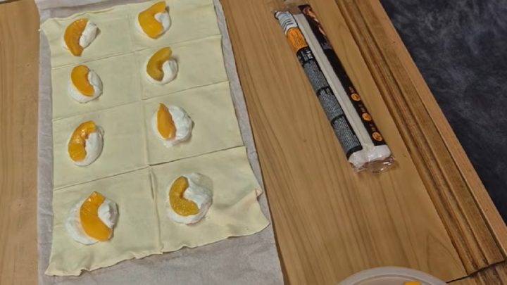 Rychlé taštičky s tvarohem a broskví