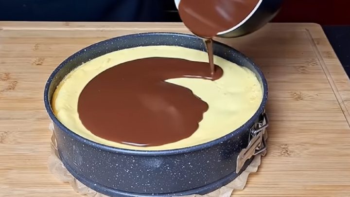 Pečený cheesecake s čokoládovou polevou