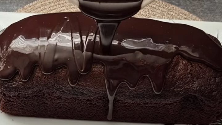 Rychlý čokoládový chlebíček s jemnou polevou