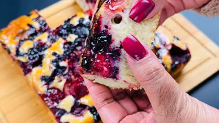 Rychlý koláč s mraženým ovocem