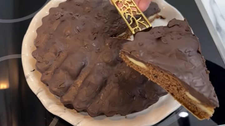 Prošívaný koláč s čokoládovou polevou